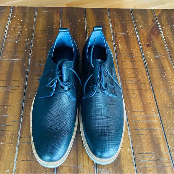 Shoes - Picture 2 of 3